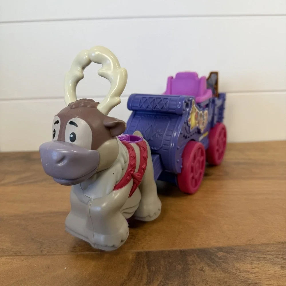 Fisher Price Little People Disney Frozen 2 Anna & Kristoff's Wagon Push-Along